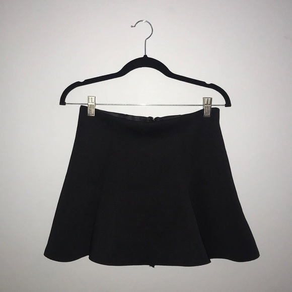 Guess Dresses & Skirts - NWOT GUESS Black Circle/Skater Skirt